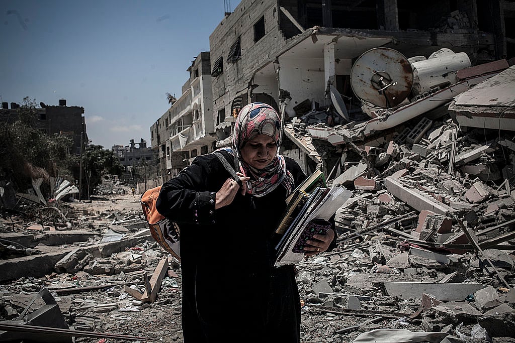 Israel Hamas War: मलबे के ढेर में पड़े लहूलुहान फिलिस्तीनी बच्चे, गर्भवती महिलाएं पूछ रहीं सवाल, हमारा क्या कसूर?