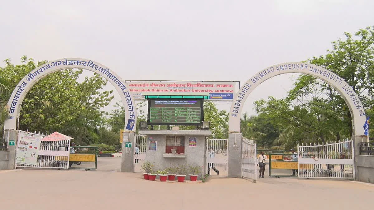 लखनऊ के अंबेडकर विश्वविद्यालय में नवरात्रि अनुष्ठानों के खिलाफ दलित छात्रों  किया प्रदर्शन