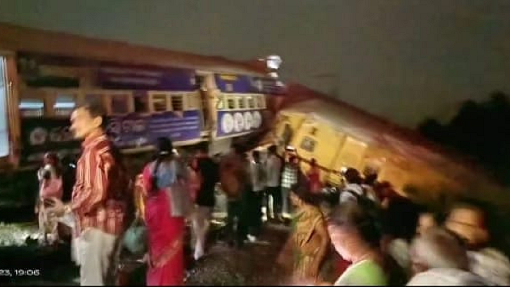 आंध्र प्रदेश के विजयनगरम में बड़ा रेल हादसा, दो ट्रेनों की टक्कर में 6 यात्रियों की मौत, 40 से ज्यादा घायल