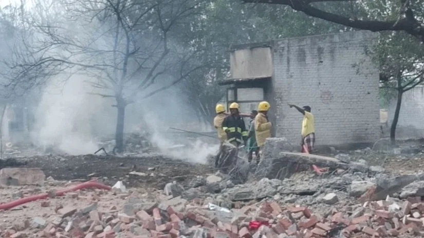 तमिलनाडु के शिवकाशी में दो पटाखा फैक्ट्रियों में विस्फोट, 6 महिलाओं समेत 13 की मौत