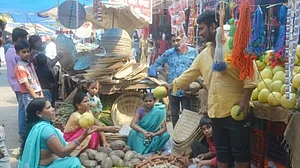 बिहार: लोक आस्था के महापर्व छठ के लिए सजा बाजार, नहाय खाय के साथ शुरू होगा त्योहार, लोगों ने शुरू की खरीददारी