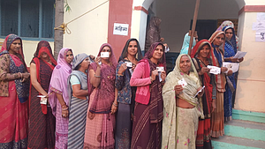 मध्य प्रदेश चुनाव में कहीं गोलीबारी, कहीं चली तलवार, हिंसा के बीच 1 बजे तक 45 फीसदी मतदान