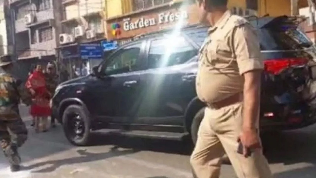 रांची में पीएम मोदी की सुरक्षा में चूक, काफिले के सामने अचानक आई महिला, करना चाहती थी पति की शिकायत