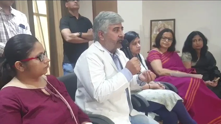 आईएमए पदाधिकारियों ने डॉक्टर पल्लव बाजपेई से हुई मारपीट की कड़े शब्दों में निंदा की है।