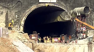 Uttarakhand Tunnel Rescue: 41 मजदूरों को सुरक्षित निकालने के लिए कोशिश जारी, जानें कहां तक पहुंची खुदाई?