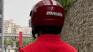 अर्थ जगत: दूसरी तिमाही में ज़ोमैटो को 36 करोड़ का शुद्ध लाभ और मसाला और अचार के राजा अतुल बेडेकर का निधन