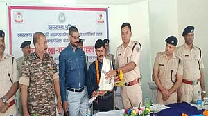 झारखंडः सुरक्षाबलों के 48 जवानों की हत्या में शामिल नक्सली कमांडर ने किया सरेंडर, 15 लाख का था इनाम