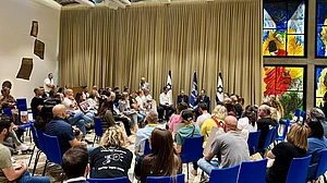 Israel Hamas War: नेतन्याहू सरकार के खिलाफ फूटा बंधकों के परिवारों का गुस्सा, तेल अवीव में किया सड़क जाम