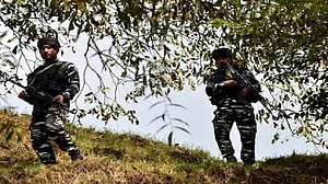 Chhattisgarh Election 2023: सुकमा में पुलिस और नक्सलियों के बीच फायरिंग, मतदान प्रभावित करने की कोशिश