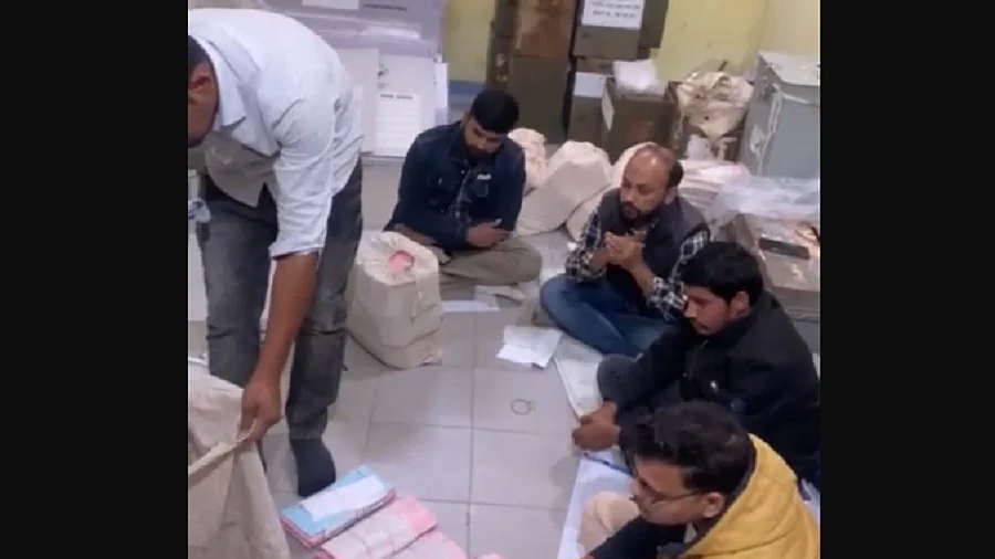 बालाघाट में डाक मतपत्र में गड़बड़ी की शिकायत, कांग्रेस ने कलेक्टर को निलंबित करने की मांग की