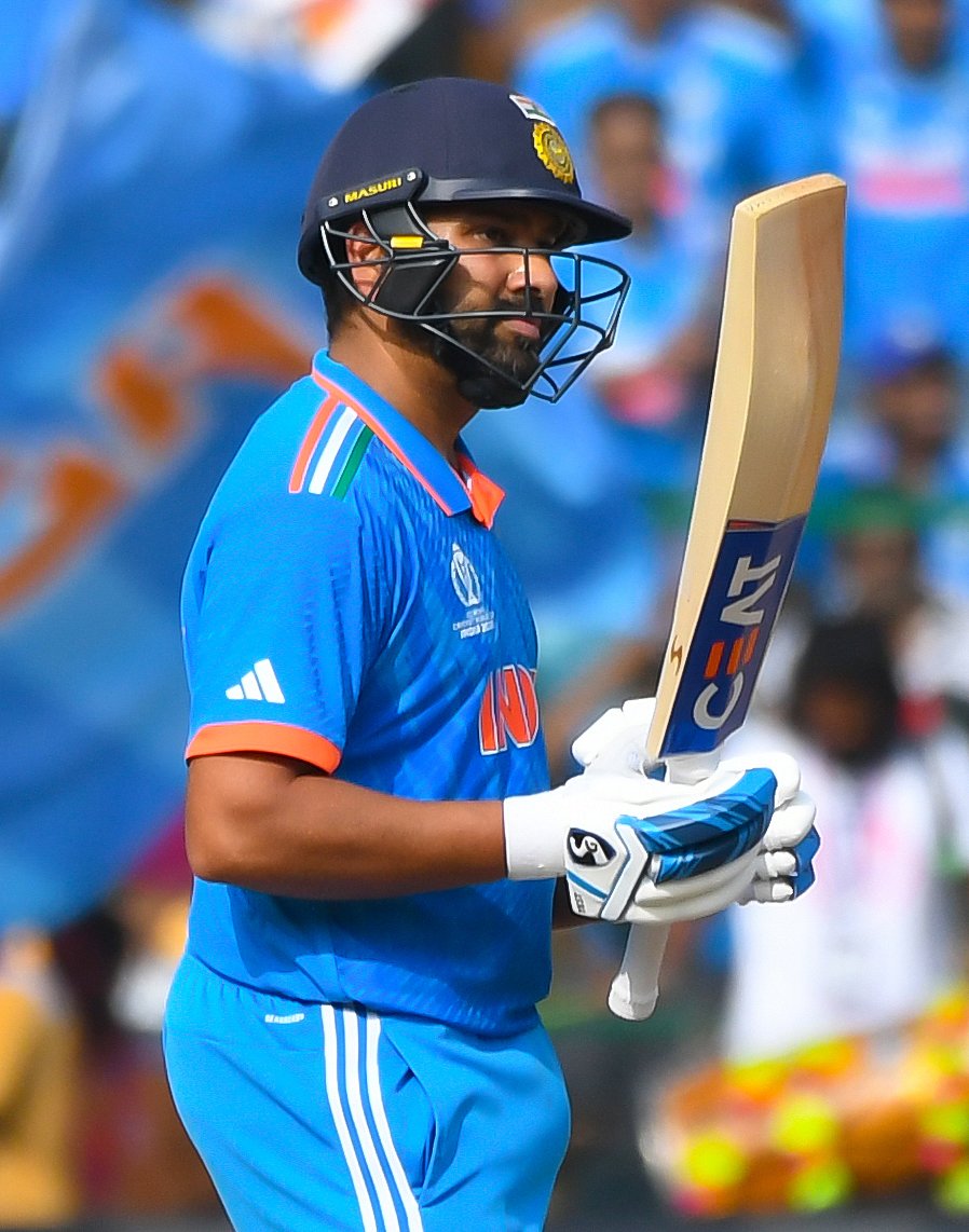 रोहित शर्मा विश्व कप में सबसे अधिक छक्के लगाने वाले बल्लेबाज बन गए हैं।