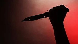 UP: ग्रेटर नोएडा में रोड रेज में परिचितों ने किया चाकू से हमला, हालत गंभीर, बाइक और कार निकालने के दौरान शुरू हुआ विवाद
