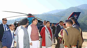 उत्तरकाशी सुरंग हादसे के 8 दिन बाद केंद्रीय मंत्री गडकरी जायजा लेने पहुंचे, अटकी हुई है 41 लोगों की जान