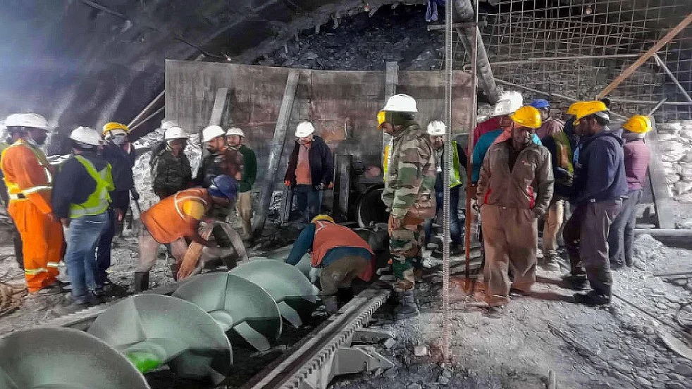 उत्तरकाशी टनल में फंसे मजदूरों के रेस्क्यू में अभी और वक्त लगेगा, बाधा के चलते फिर रुका ड्रिलिंग का काम