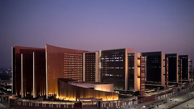 फोटो सौजन्य : सूरत डायमंड बोर्स की वेबसाइट से