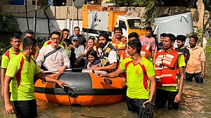 तमिलनाडु में चक्रवात मिचौंग के कहर में फंसे आमिर खान, 24 घंटे बाद सुरक्षित बचाया गया