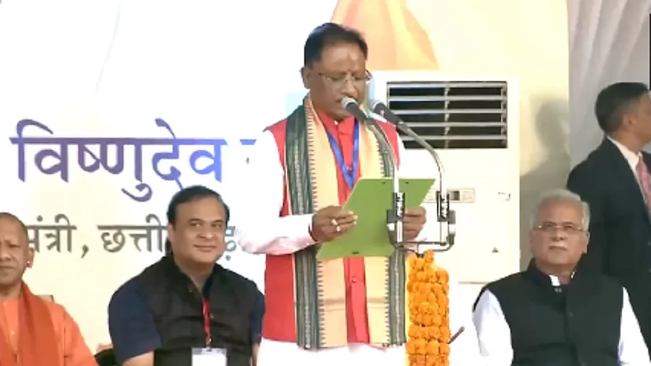 भूपेश बघेल और टीएस सिंह देव ने दिखाया सियासी बड़प्पन, बीजेपी सरकार के शपथ ग्रहण में हुए शामिल