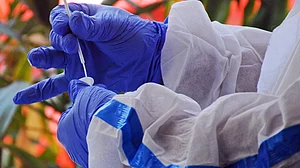 COVID: तेजी से फैलता है कोरोना का नया वेरिएंट, अनुशासन में रहना ही बचाव