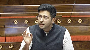 'आम लोगों की बात छोड़िए, सांसदों का घर छीना जा रहा है', राघव चड्ढा का मोदी सरकार पर हमला