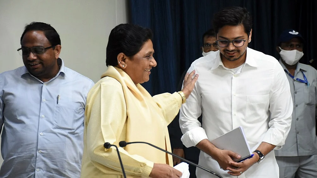 आकाश को उत्तराधिकारी बनाने के मायावती के फैसले से असमंजस में BSP कार्यकर्ता