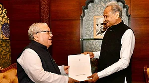 राजस्थानः अशोक गहलोत ने मुख्यमंत्री पद से दिया इस्तीफा, राज्यपाल ने तत्काल प्रभाव से किया मंजूर