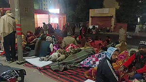 NTPC Protest: एनटीपीसी मुख्यालय पर धरना दे रही 25 महिलाओं की तबीयत बिगड़ी, जिला अस्पताल में भर्ती