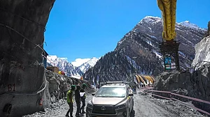 जोजिला दर्रे पर दो दिन में दूसरा बड़ा हादसा, वाहन के खाई में गिरने से 5 लोगों की दर्दनाक मौत
