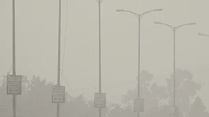 दिल्ली में आज सीजन का सबसे कम तापमान, हवा की गुणवत्ता 'खराब' श्रेणी में बरकरार