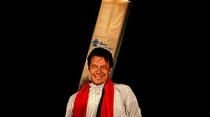 पाकिस्तान: इमरान खान को बड़ा झटका, आम चुनाव से पहले चुनाव आयोग ने पीटीआई से चुनाव चिह्न बल्ला छीना