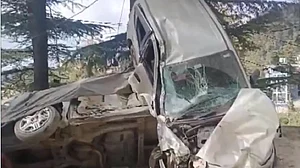 गुजरात: अहमदाबाद के ढोलका में बड़ा हादसा, एसयूवी के डंपर से टकराने से पांच की मौत, दो घायल