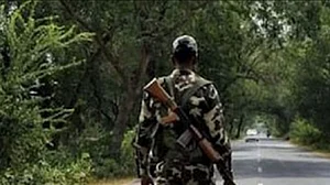 जम्मू कश्मीर के रियासी में सीआरपीएफ के जवान ने खुद को गोली मारी