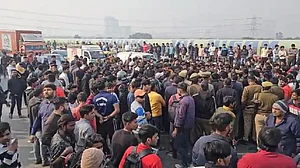 दिल्ली से सटे गाजियाबाद में गोमांस के अवशेष मिलने की खबर पर भड़के लोग, हिन्दू संगठनों नेनेशनल हाईवे जाम किया