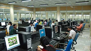 अर्थ जगत: भारत में काम करने के लिए केरल सबसे पसंदीदा राज्य और कोविड के बाद दुनिया भर में कर्ज में बढ़ोतरी एक बड़ी चिंता