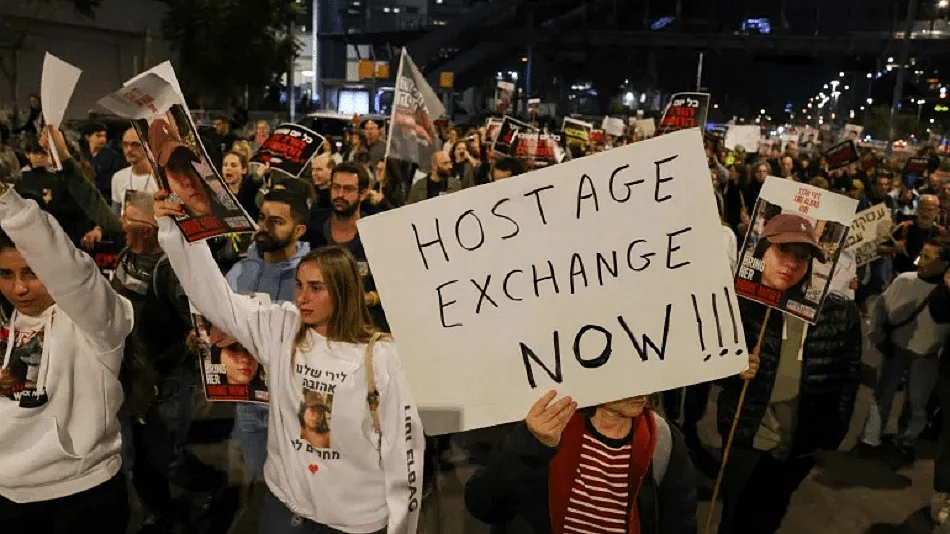 नेतन्याहू पर बढ़ रहा है बंधकों की रिहाई  का दबाव, घर के पास निकाली गई रैली