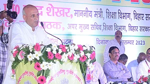 बिहारः मंत्री चंद्रशेखर की शिक्षा विभाग से छुट्टी, RJD कोटे के 3 मंत्रियों का विभाग बदला