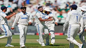 खेल: केपटाउन टेस्ट के बीच कोहली को मिली खुशखबरी और सिराज ने अफ्रीकी धरती पर बनाया अनोखा रिकॉर्ड