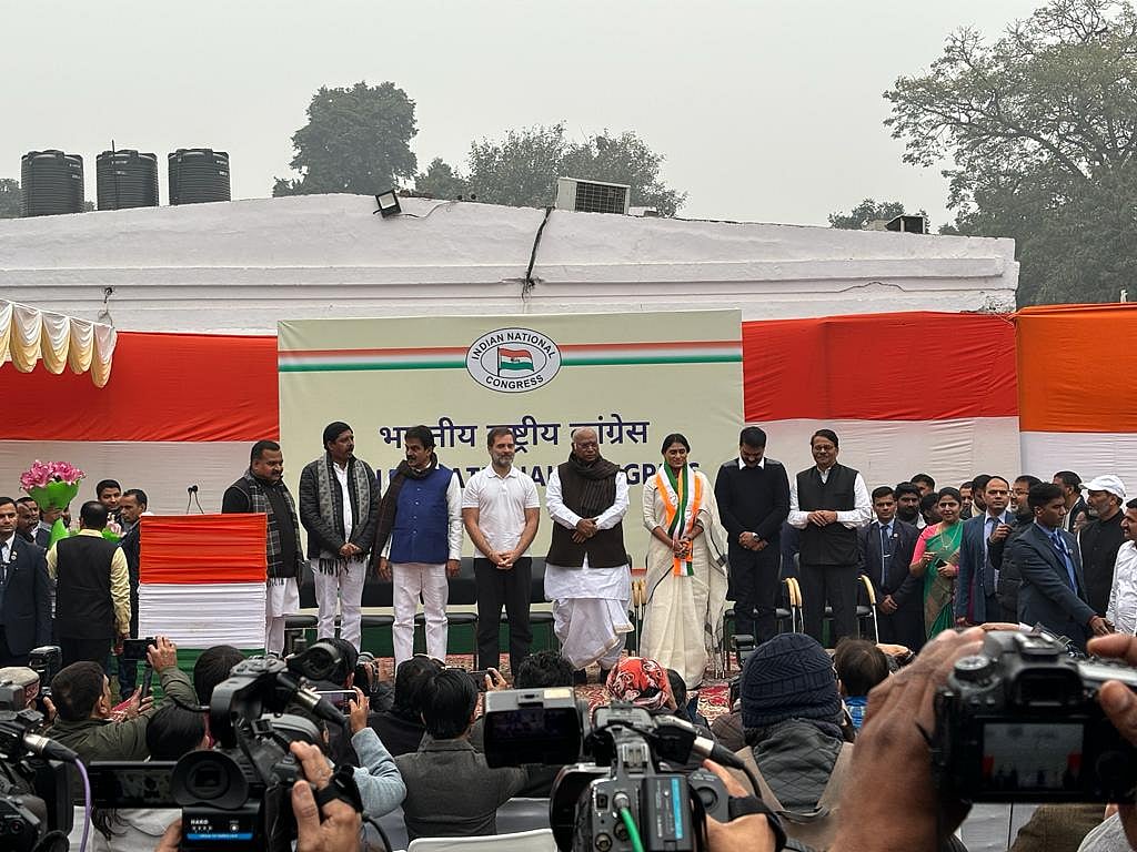 आंध्र प्रदेश के CM जगन मोहन रेड्डी की बहन YS शर्मिला कांग्रेस में हुईं शामिल