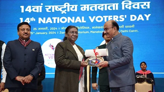 राष्ट्रीय मतदाता दिवस: ईवीए-वीवीपैट पर चुनाव आयोग के दावे और विपक्षी दलों द्वारा उठाए गए अनुत्तरित सवाल