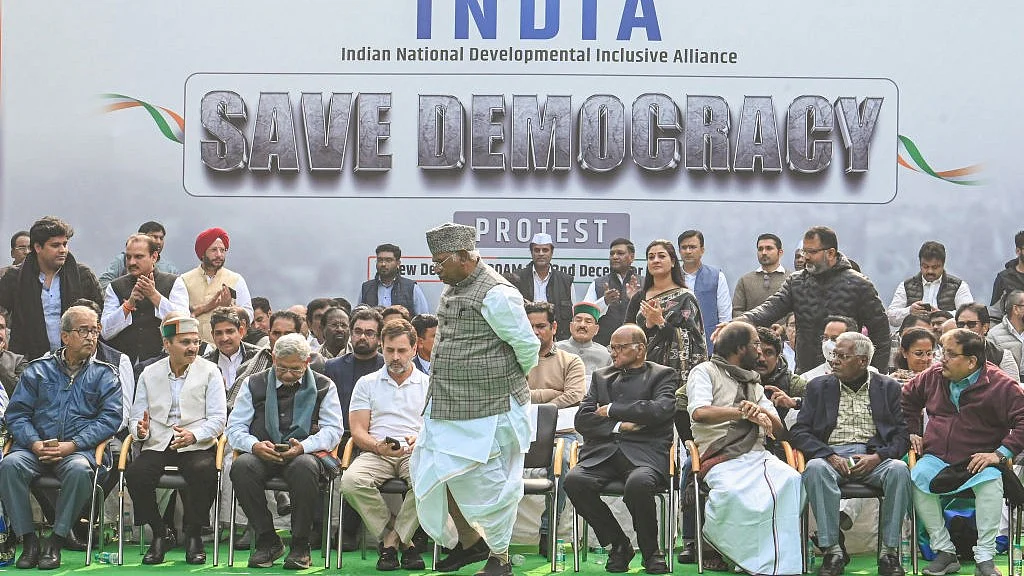 2024 में भारत के लिए विचार-3: फिर से अपनाना होगा लोकतांत्रिक राष्ट्रवाद - पुरुषोत्तम अग्रवाल