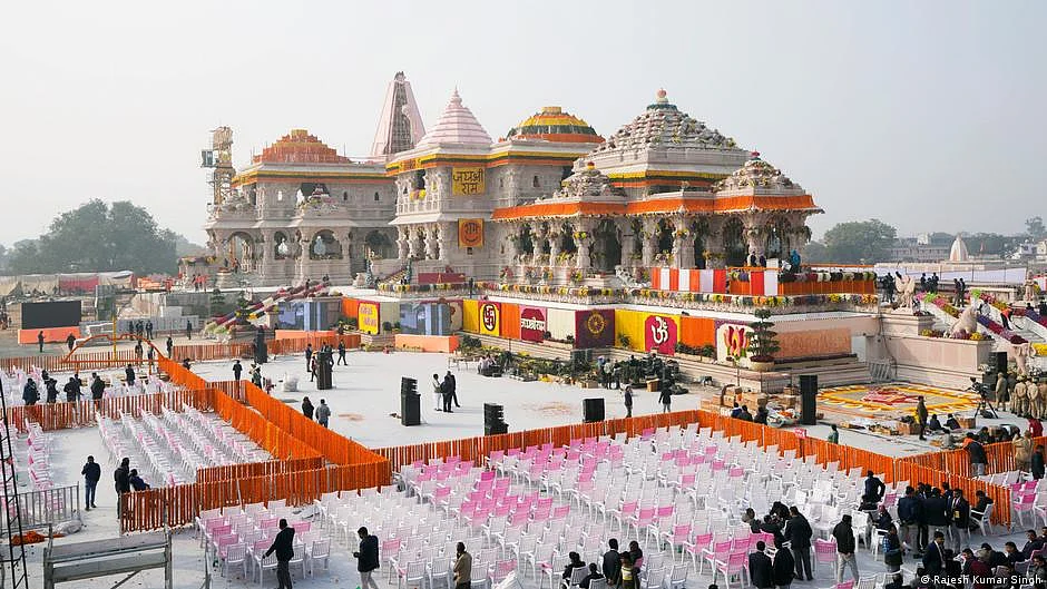 थोड़ा जश्न, थोड़ी चुप्पी: अयोध्या के दो रंग