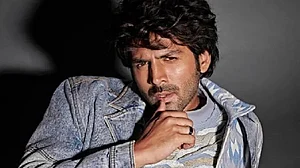 सिनेजीवन: कार्तिक आर्यन को देखते ही बेकाबू हुई भीड़, भर-भराकर एक-दूसरे के ऊपर गिरे, तोड़ डाली बैरिकेडिंग