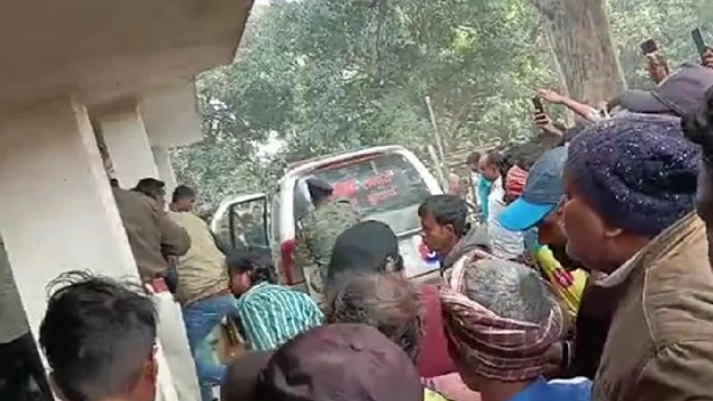 झारखंड के गोड्डा के स्कूल में शिक्षक ने दो सहकर्मियों को मौत के घाट उतारा, खुद को भी मारी गोली