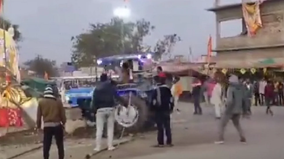 उज्जैन में पटेल और अंबेडकर की मूर्ति को लेकर बवाल, दो पक्षों में भड़की हिंसा