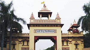 IIT-BHU छेड़छाड़ मामले में 200 पेज की चार्जशीट दाखिल, छात्रा और डॉक्टर का बयान दर्ज