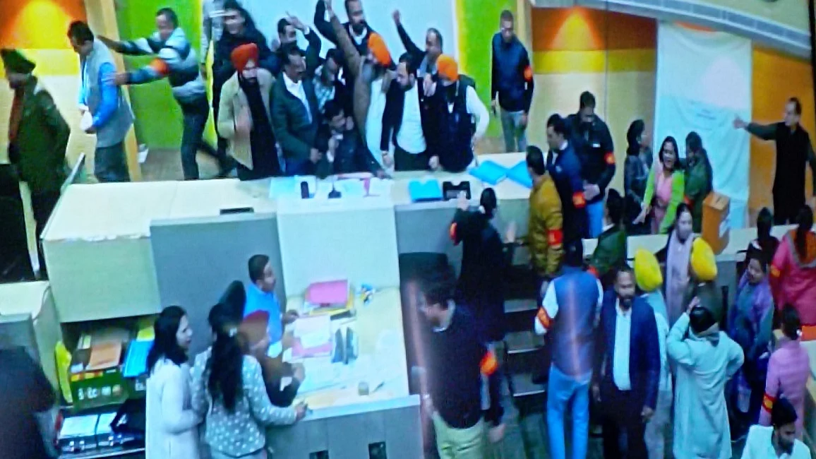 चंडीगढ़ मेयर चुनाव पर उठे सवाल, BJP पर लोकतंत्र को गुंडा तंत्र में बदलने का आरोप