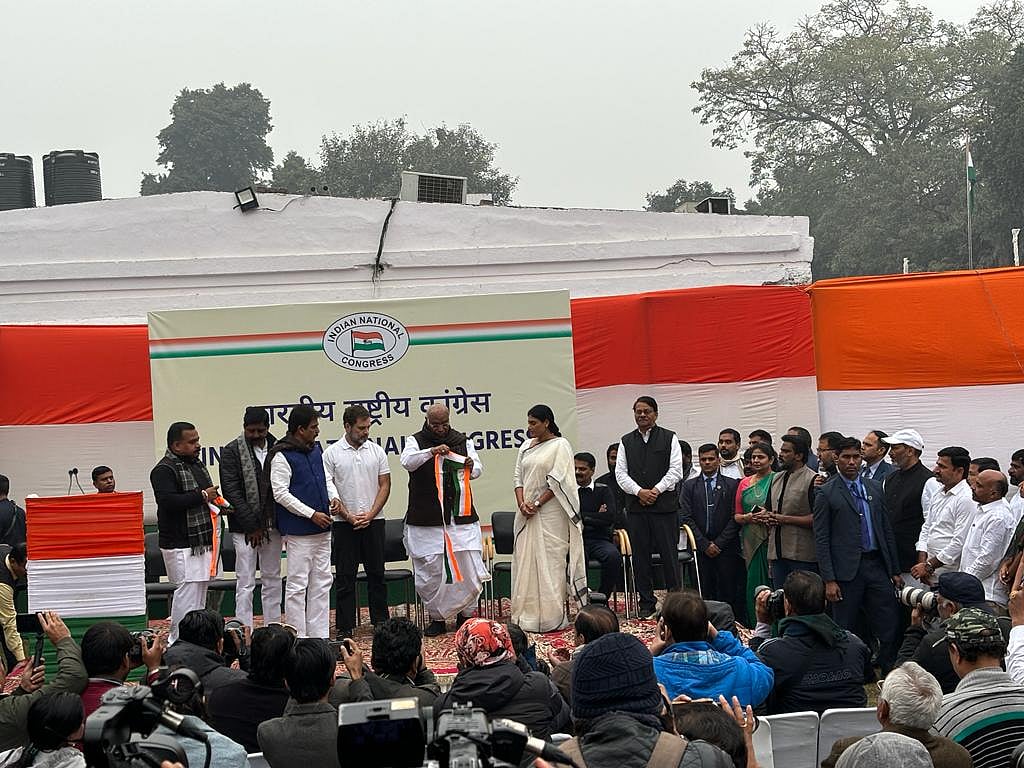 आंध्र प्रदेश के CM जगन मोहन रेड्डी की बहन YS शर्मिला कांग्रेस में हुईं शामिल