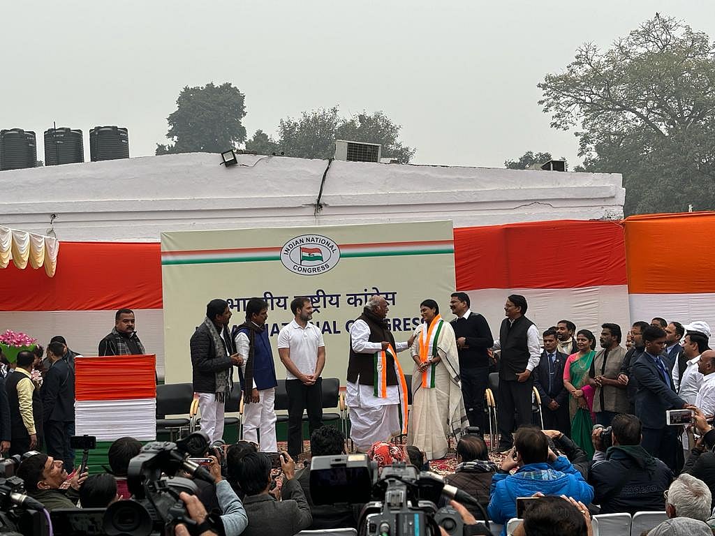 आंध्र प्रदेश के CM जगन मोहन रेड्डी की बहन YS शर्मिला कांग्रेस में हुईं शामिल