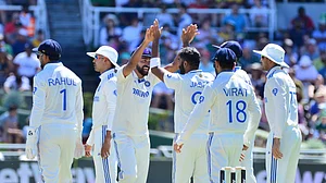 खेल: बुमराह को मिला प्लेयर ऑफ द सीरीज का खिताब, सिराज बने प्लेयर ऑफ द मैच और फिंच ने बीच टूर्नामेंट में की रिटायरमेंट की घोषणा