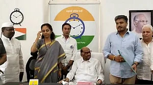 महाराष्ट्र: ED के सामने पेश हुए NCP (SP) विधायक रोहित पवार, सुप्रिया बोलीं- यह 'सत्य' के लिए संघर्ष है