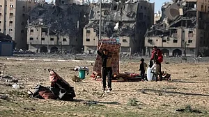 इजराइल को अपने देश में बढ़ते दबाव का सामना करना पड़ रहा है।